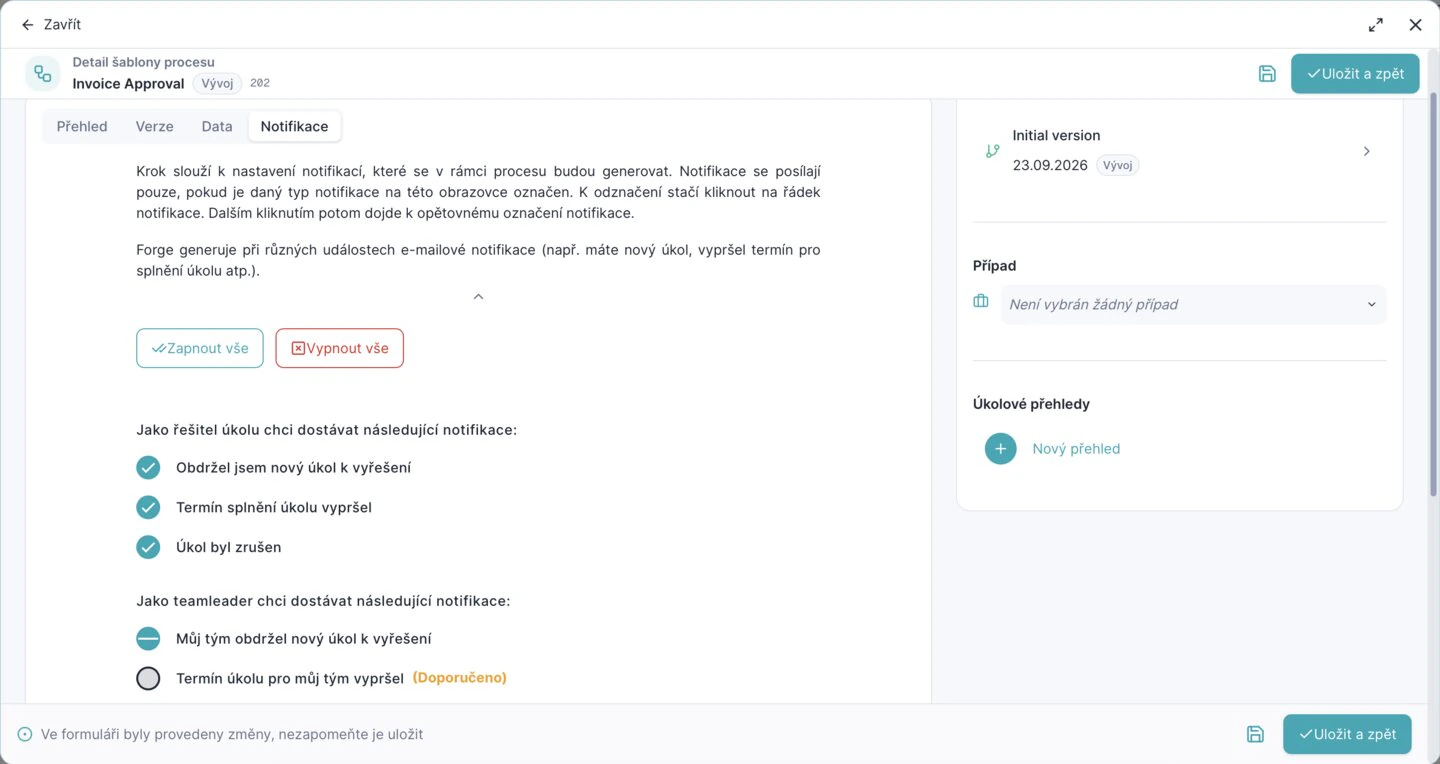 Detail šablony procesu Invoice Approval: nastavení e-mailových notifikací pro řešitele úkolu a teamleadera